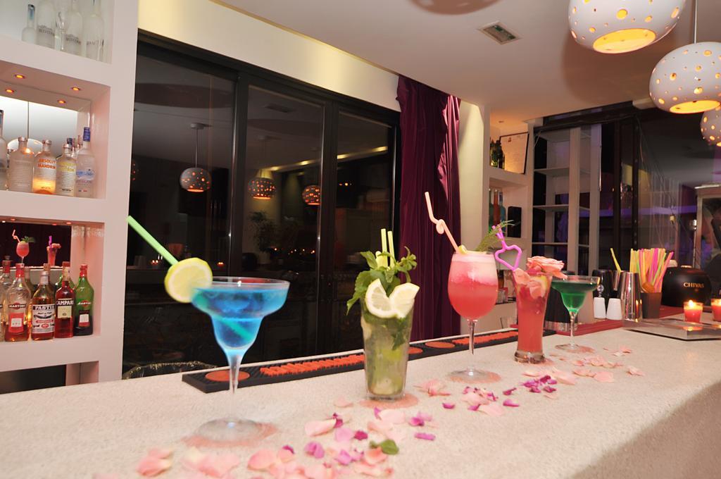 Cesar Resort & Spa Marrakesh Ngoại thất bức ảnh Cocktails at a bar