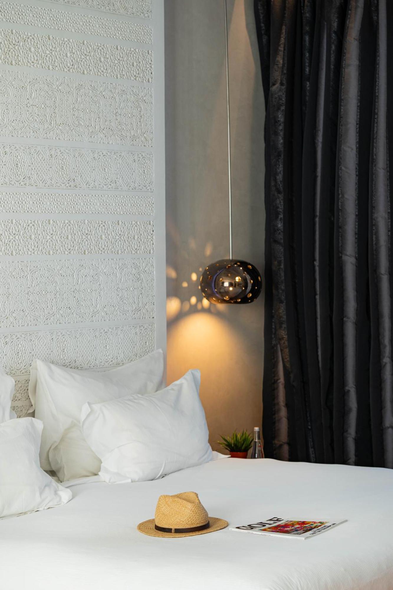 Cesar Resort & Spa Marrakesh Ngoại thất bức ảnh A pendant light